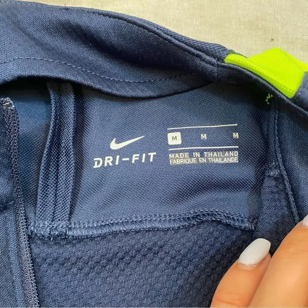 Ladies Nike Dri-Fit Navy Blue 1/4 Zipper Long Sleeved Top Size‎ Medium